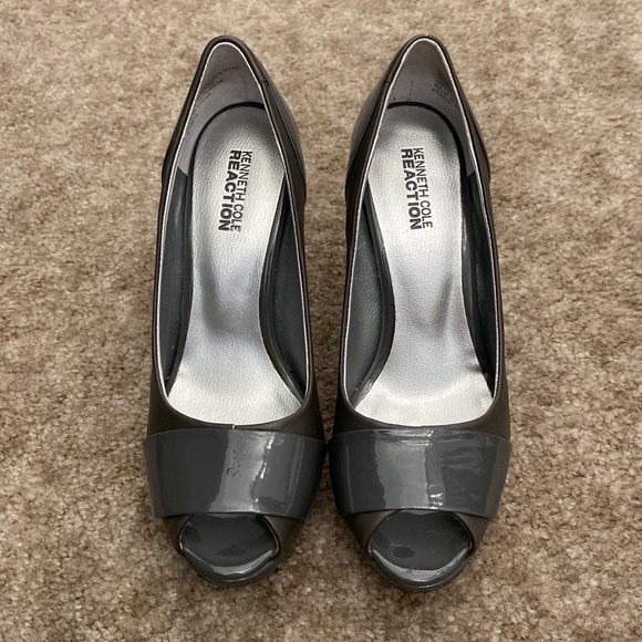 Kenneth Cole Reaction Peep Toe Pump - Picture 2 of 4